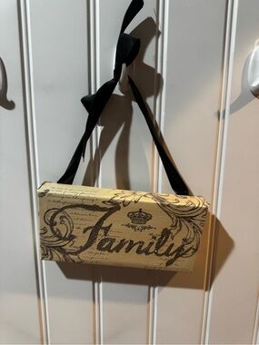 Source Unknown Beige and Black 'Family' Hanging Plaque
